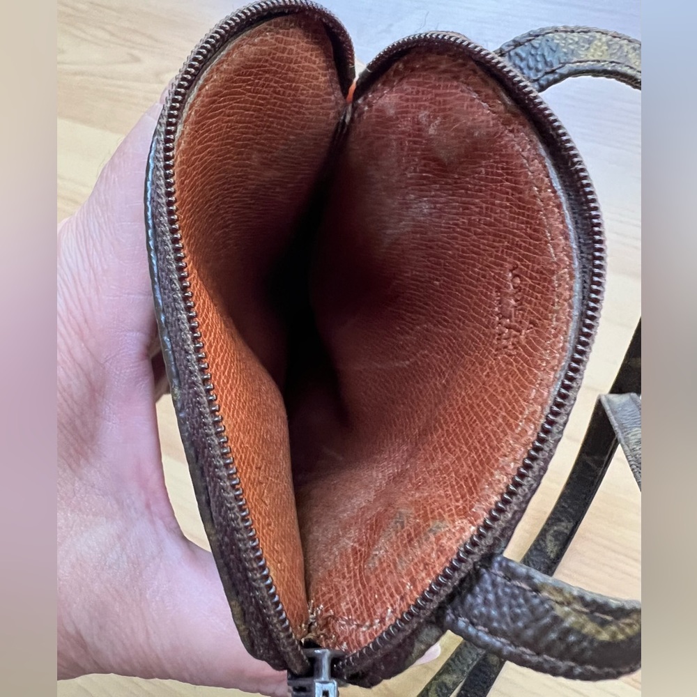 Vintage Louis Vuitton- 1986  LV Pochette
Secret / Rare Shoulder Bag - Picture 16 of 17